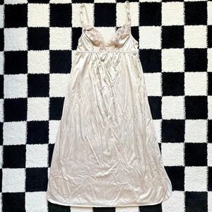 Vintage 70s Cream Vanity Fair Slip